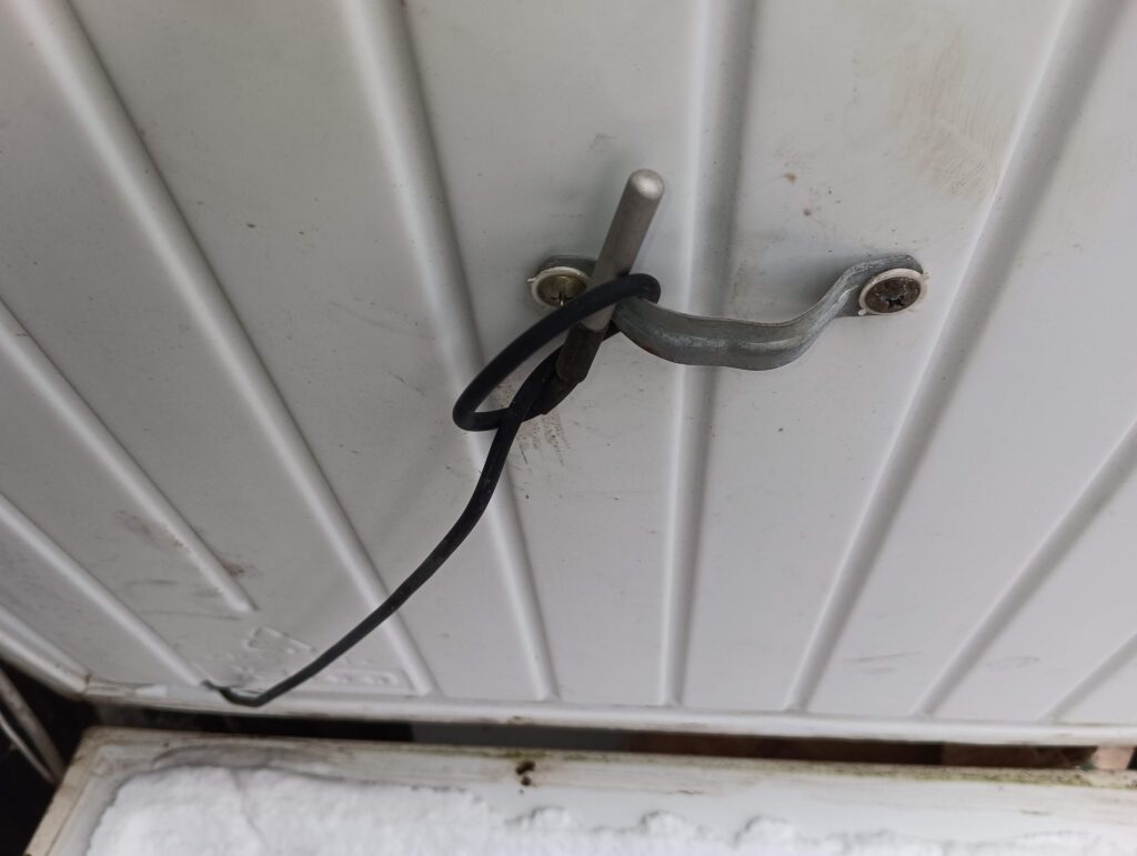 A onewire DS18B20 temperature sensor inside a freezer