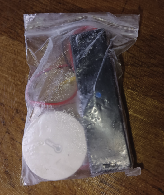 An aqara and 18650 battery+holder in a ziplock bag