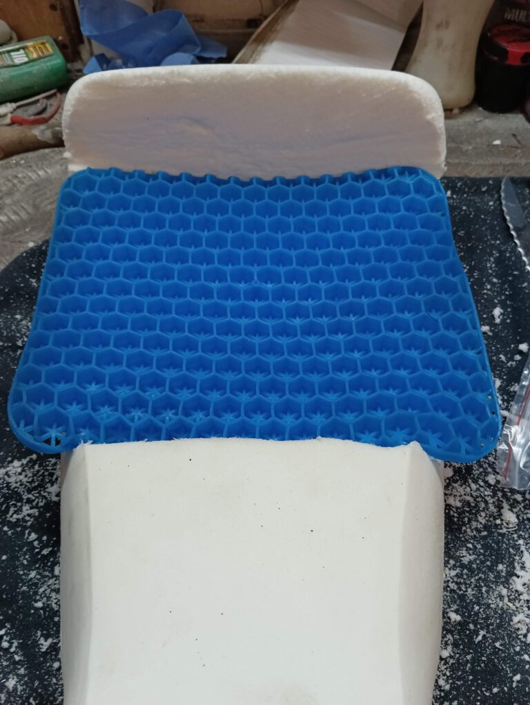 The gel pad is sat underneath this (not visible), then this rubber honeycomb on top. Honestly – I’m not sure this was a great idea, maybe the pad was better closed to the bum?