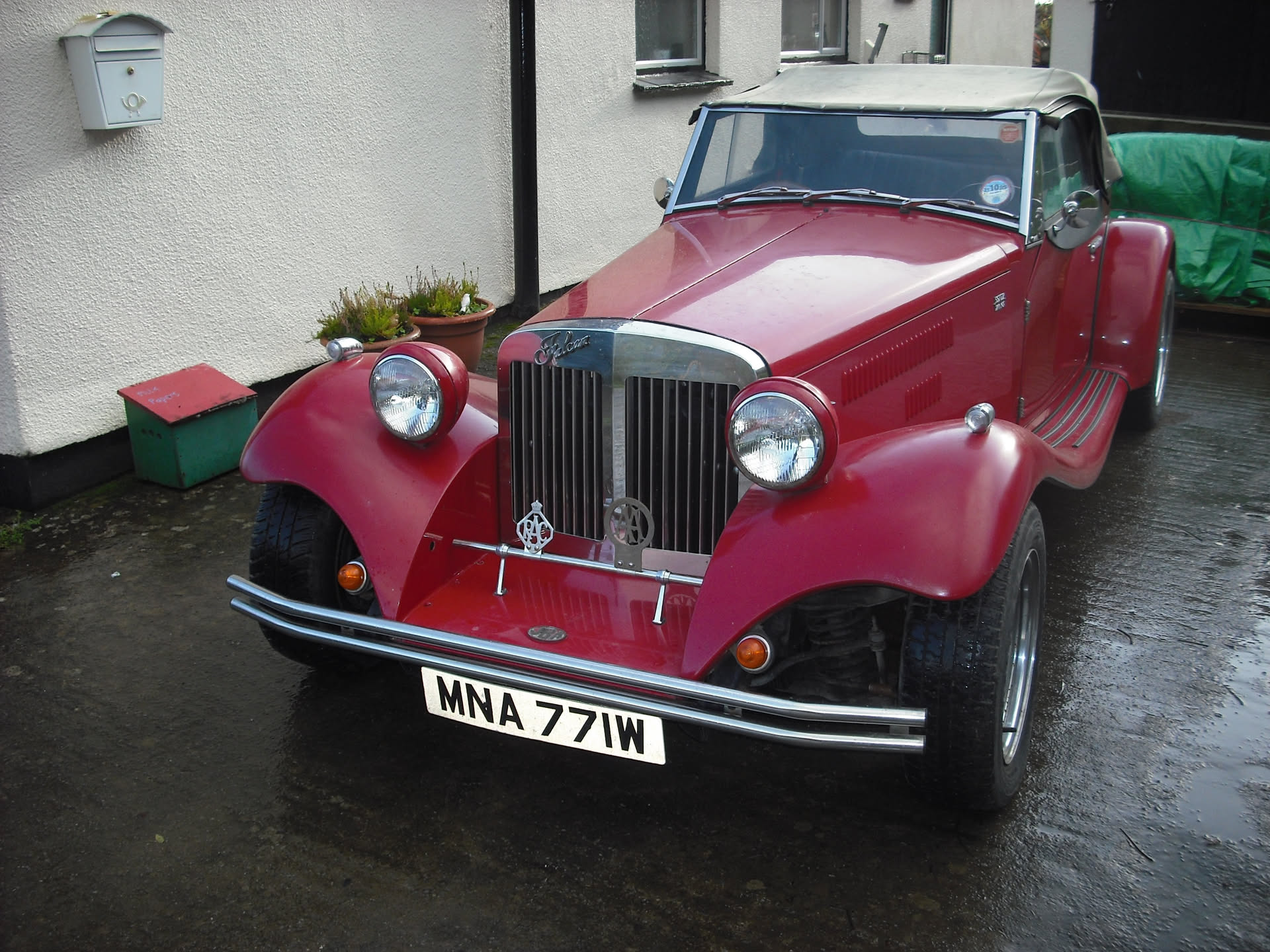 JBA Falcon. A striking kit car designed to be similar to a 1930s Jaguar SS. Used a Cortina’s running gear, so a 2 litre Pinto 4-cylinder and rear wheel drive. Fun car and always turned heads